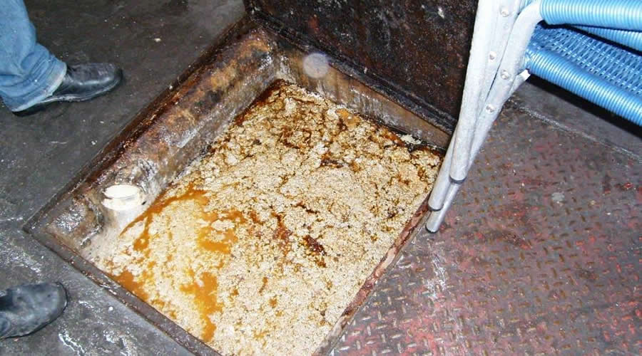 Limpeza de caixa de gordura em condomínio: periodicidade